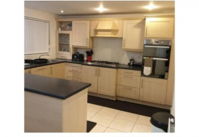 Stunning 4-Bed House in Walsall